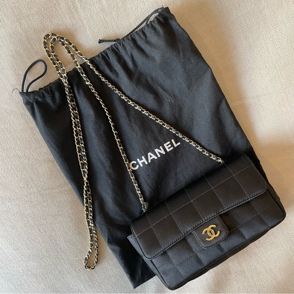 CHANEL Handbags - 💗CHANEL💗Black Satin Choco Bar Single Chain Shoulder Bag